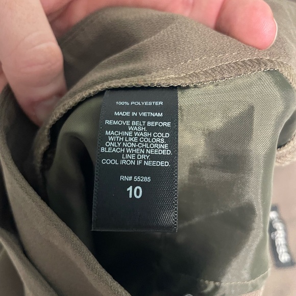 Express Shorts - Picture 5 of 6